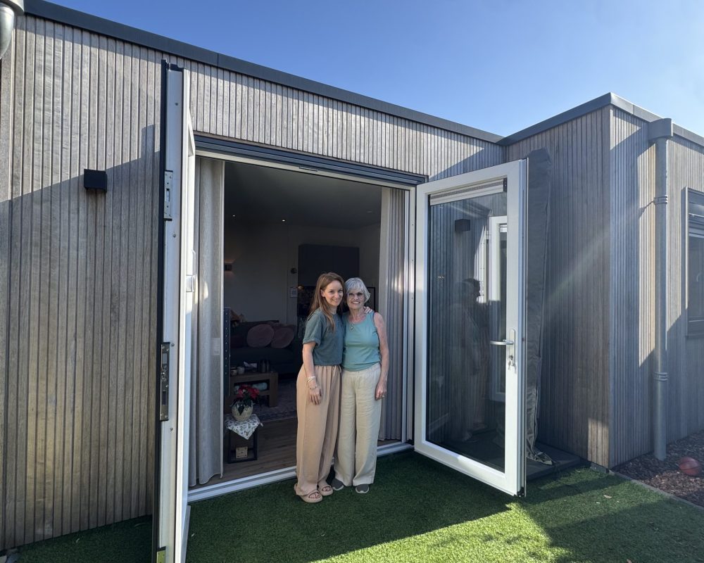 Tevreden eigenaren mantelzorgwoning